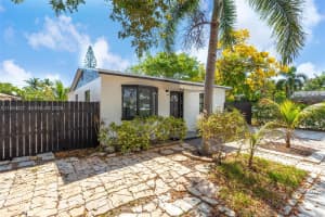 914 L St , Lake Worth, FL 33460 - MLS#A11994327