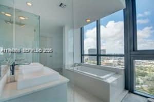 650 32nd St , Miami, FL 33137 - MLS#A11994408