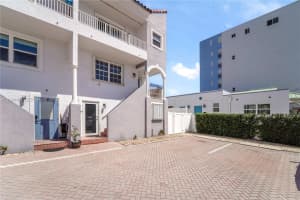 335 Virginia St Hollywood, FL 33019 - MLS#A11994462