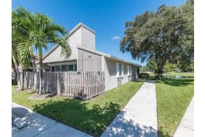 518 Woodgate Cir , Sunrise, FL 33326 - MLS#A11994576