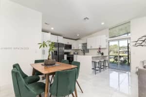518 Woodgate Cir , Sunrise, FL 33326 - MLS#A11994576