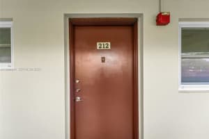 3090 Nw 46th Ave 212c, Lauderdale Lakes