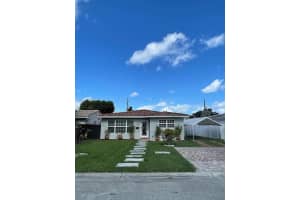 1143 Lincoln St , Hollywood, FL 33019 - MLS#A11994656