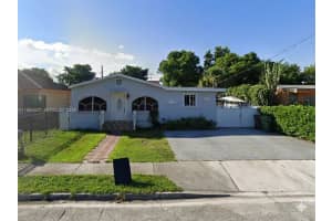 674 W 23rd St, Hialeah