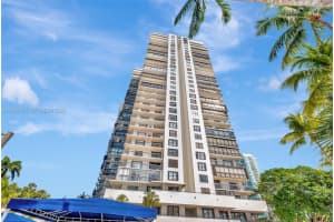 2333 Brickell Ave 305, Miami