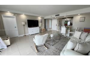 13499 Biscayne Blvd 805, North Miami