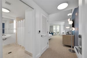 4401 Collins Ave , Miami Beach, FL 33140 - MLS#A11994866