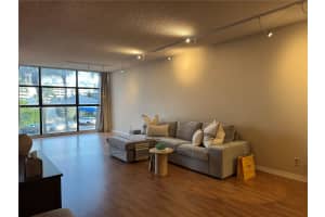 600 Parkview Dr APT 222, Hallandale Beach, FL 33009, - MLS#A11994867