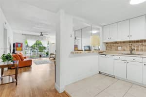 1000 Hillcrest Ct , Hollywood, FL 33021 - MLS#A11994906