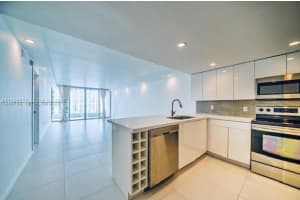 555 15th St , Miami, FL 33132 - MLS#A11995023