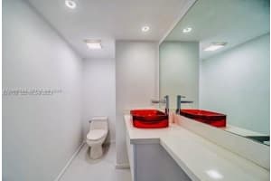 555 15th St , Miami, FL 33132 - MLS#A11995023