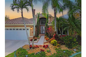 499 Cambridge Ln , Weston, FL 33326 - MLS#A11995065