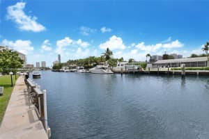 455 Paradise Isle Blvd 101 Hallandale Beach, FL 33009 - MLS#A11995210