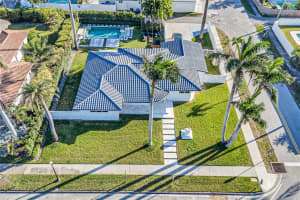 750 Harrison St , Hollywood, FL 33019 - MLS#A11995213