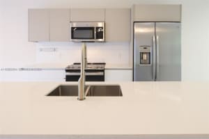 2555 193rd St , Miami, FL 33180 - MLS#A11995254