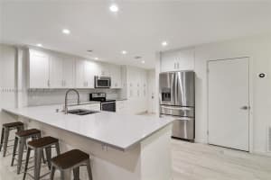 307 Bonnie Brae Way 26, Hollywood