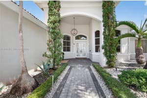 1396 Victoria Isle Dr Weston, FL 33327 - MLS#A11995304