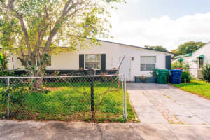 920 NW 84th St, Miami, FL 33150, - MLS#A11995327