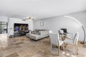 1424 NW 113th Way, Pembroke Pines, FL 33026, - MLS#A11995352