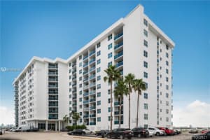 7501 E Treasure Dr APT 8A, North Bay Village, FL 33141, - MLS#A11995408