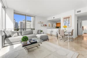 1060 Brickell Ave 2117 Miami, FL 33131 - MLS#A11995453