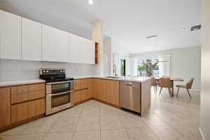 380 Cameron Dr Weston, FL 33326 - MLS#A11995465