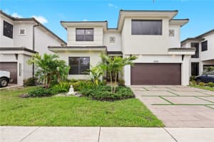 8836 Nw 161st Ter, Miami Lakes