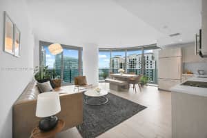 45 Sw 9th St 2906, Miami