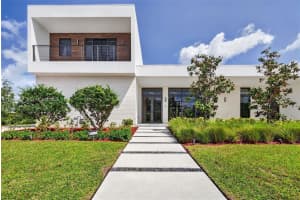 16709 Botaniko Drive North, Weston