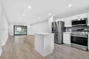 275 Gate Rd APT 104, Hollywood, FL 33024, - MLS#A11995579