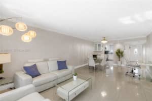 9200 N Hollybrook Lake Dr APT 102, Pembroke Pines, FL 33025, - MLS#A11995734