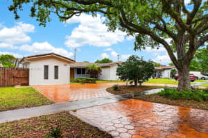 763 S Rainbow Dr Hollywood, FL 33021 - MLS#A11995748