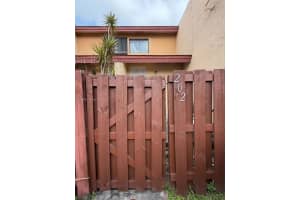 221 W Park Dr 202-3, Miami