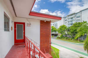 10081 W Bay Harbor Dr APT 4, Bay Harbor Islands, FL 33154, - MLS#A11995805