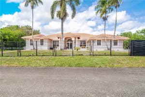 5303 SW 111th Terrace, Davie, FL 33328, - MLS#A11995839