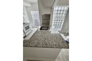 568 SW 3rd St, Miami, FL 33130, - MLS#A11995991