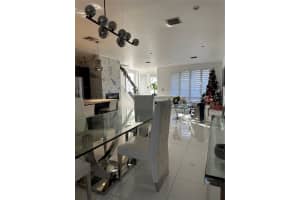 10361 Nw 64th Ter Doral, FL 33178 - MLS#A11996019