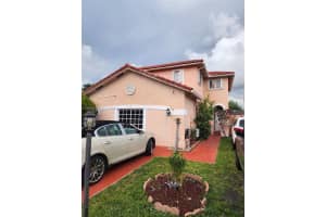 7477 Nw 167th St, Hialeah