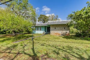 985 Ne 84th St, Miami