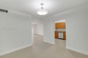 6130 W 19th Ave APT 301, Hialeah, FL 33012, - MLS#A11996163