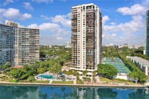 2333 Brickell Ave 2504, Miami