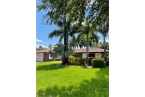 19265 E Saint Andrews Dr, Hialeah