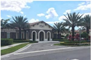 8869 W 35th Ave 8869, Hialeah