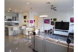 1045 Ne 18th Ave 102 Fort Lauderdale, FL 33304 - MLS#A11996454