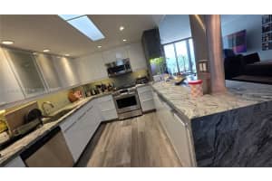5825 Collins Ave APT 8J, Miami Beach, FL 33140, - MLS#A11996575