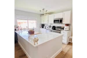 223 Lakeview Dr APT 204, Weston, FL 33326, - MLS#A11996735