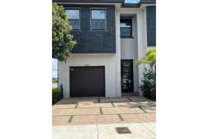 9106 Nw 158th St 9106, Miami Lakes