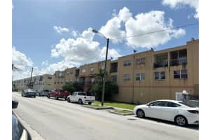 1300 W 53rd St 35, Hialeah