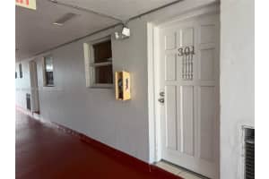 120 Royal Palm Rd APT 301, Hialeah Gardens, FL 33016, - MLS#A11996839