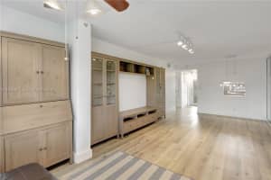 9041 Sunrise Lakes Blvd APT 106, Sunrise, FL 33322, - MLS#A11996887